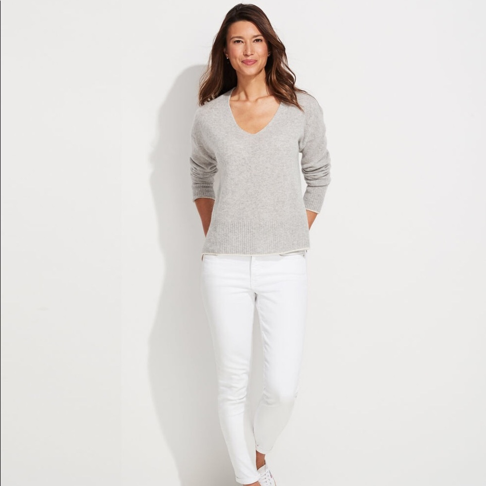 NWT Vineyard Vines V-neck grey and white sweater